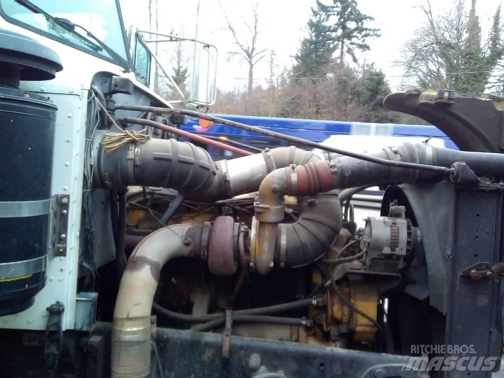 Peterbilt 377 Conventional Trucks / Tractor Trucks