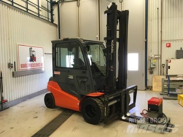 Toyota 8FBMT45 Electric Forklifts
