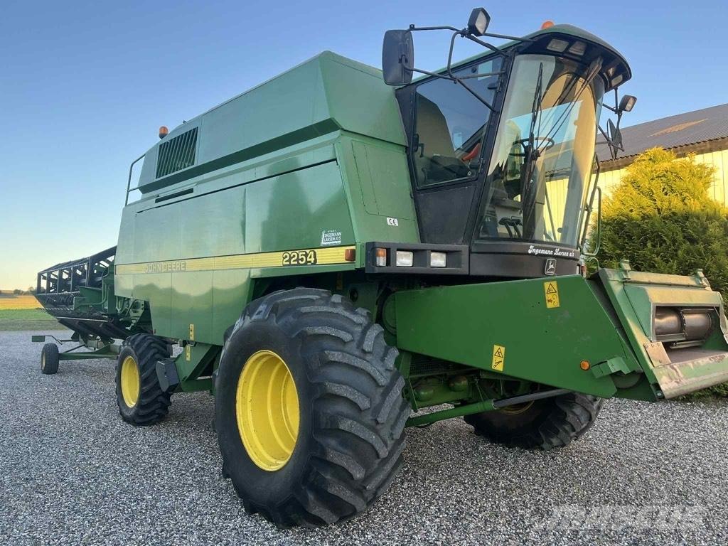 John Deere 2254 Combine Harvesters
