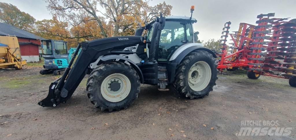 Valtra T 234 Versu Tractors