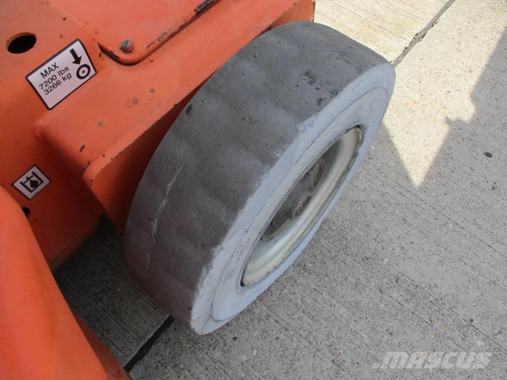 JLG E 400 AJPN (745) Compact self-propelled boom lifts