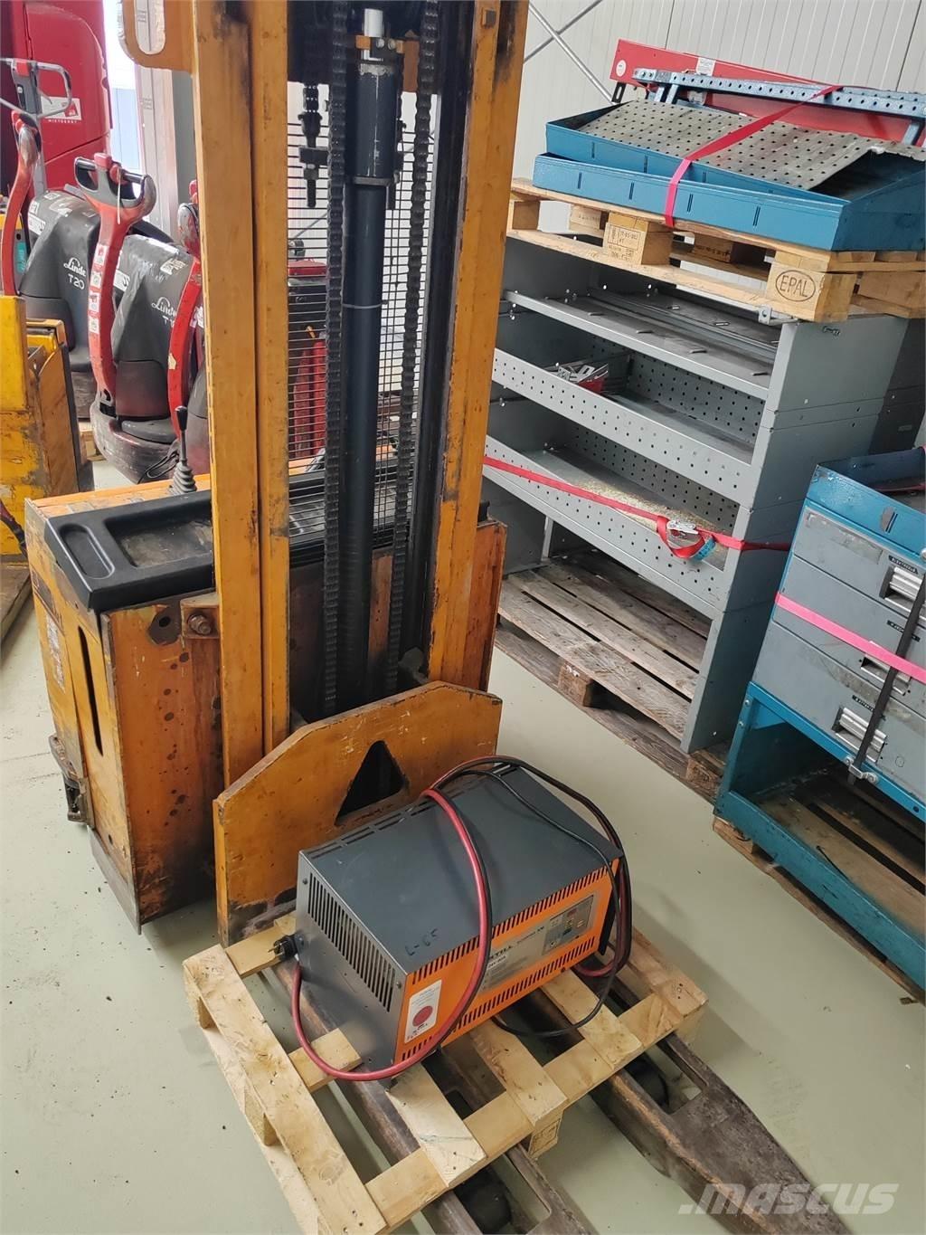 OM CT 13 Pedestrian stacker