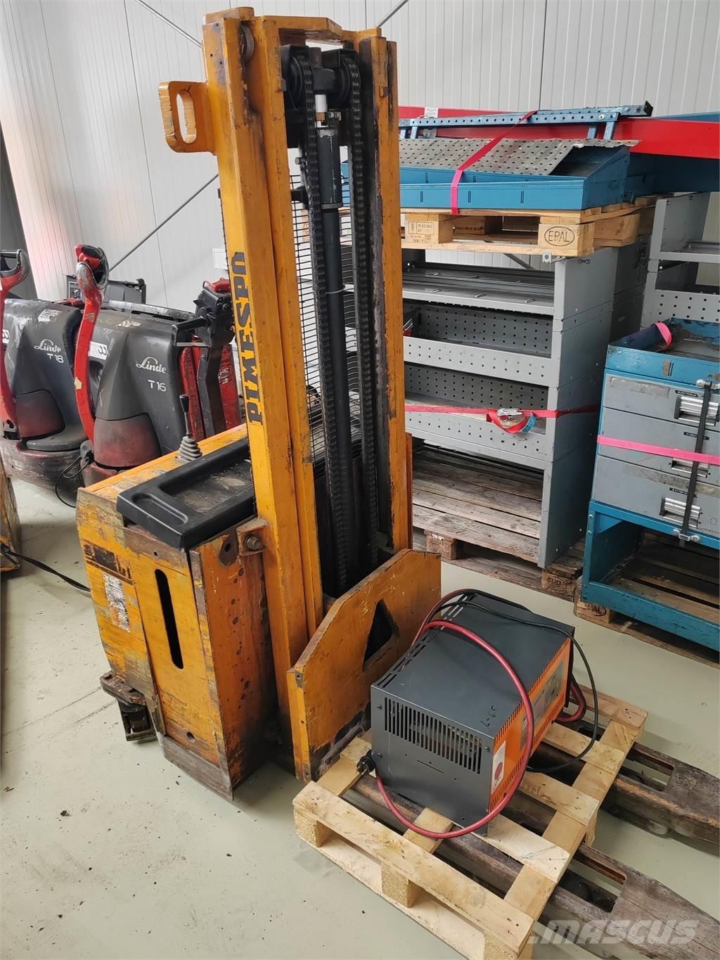OM CT 13 Pedestrian stacker