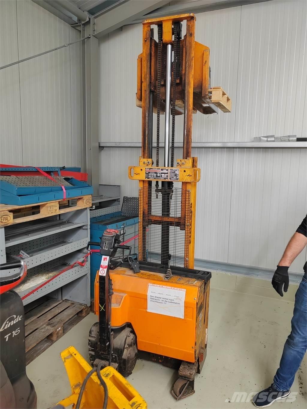 OM CT 13 Pedestrian stacker