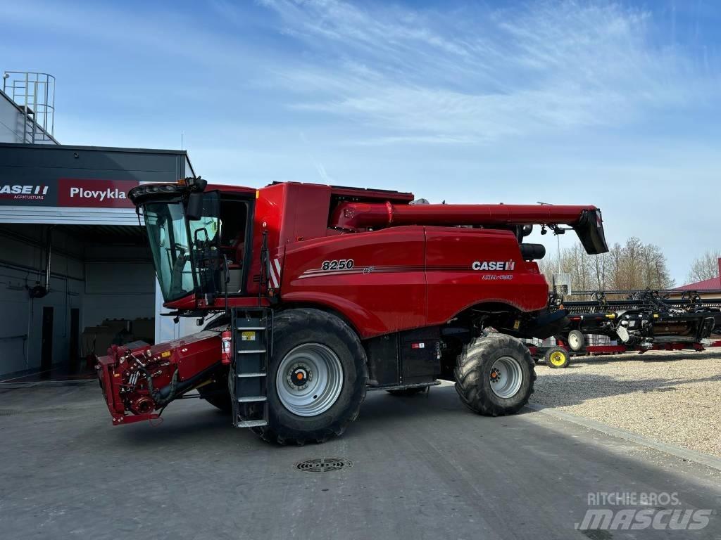 Case IH 8250 Combine Harvesters