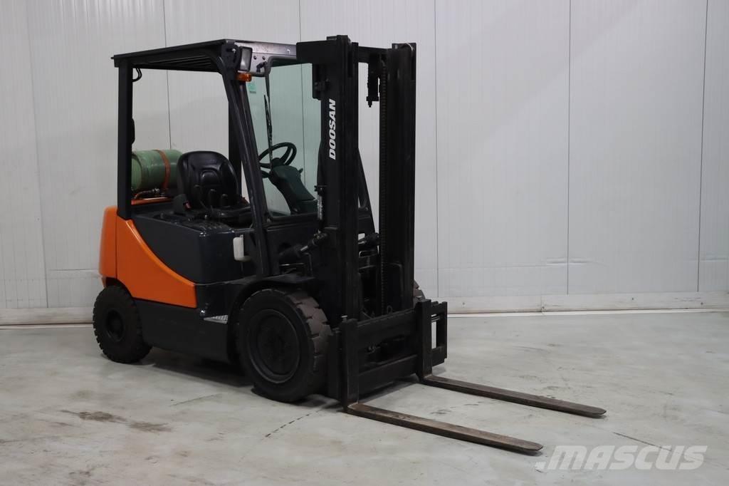 Doosan G25E-5 LPG trucks