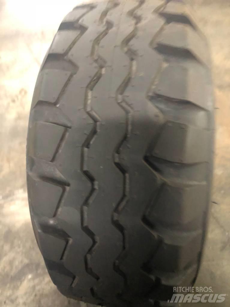 Cheng Shin 18x7-8 Tires, wheels and rims
