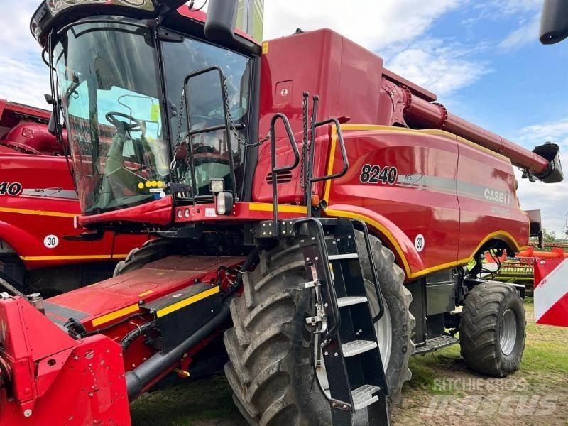 Case IH 8240 Combine Harvesters