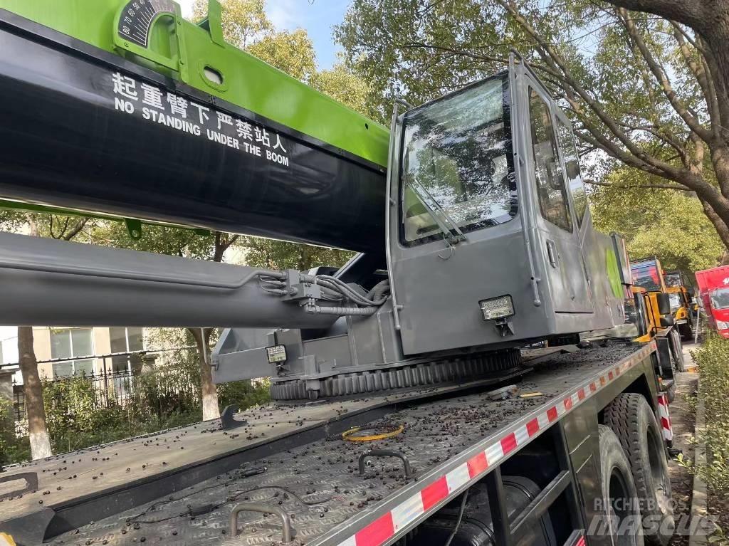 Zoomlion ZVT700 Mobile and all terrain cranes