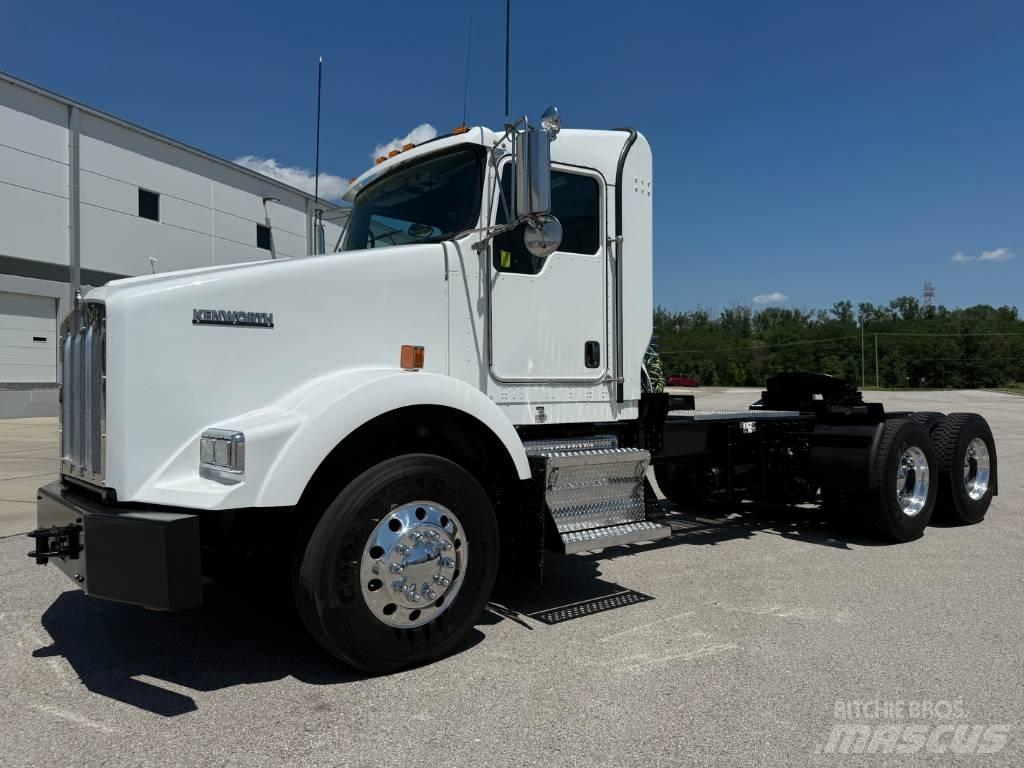 Kenworth T 800 Conventional Trucks / Tractor Trucks