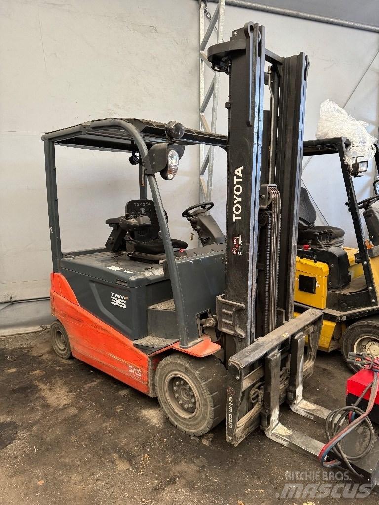 Toyota 8FBMT35 Electric Forklifts
