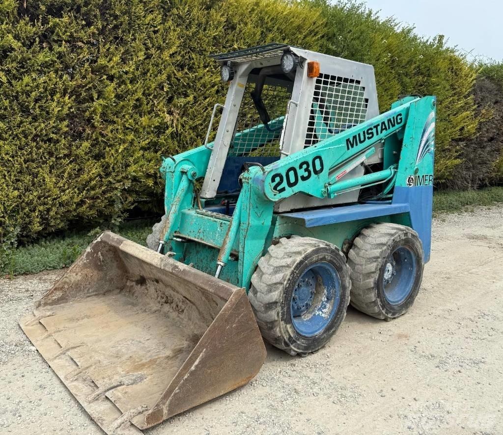 Gehl SL3825 Skid Steer Loaders