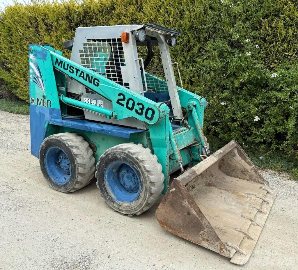 Gehl SL3825 Skid Steer Loaders