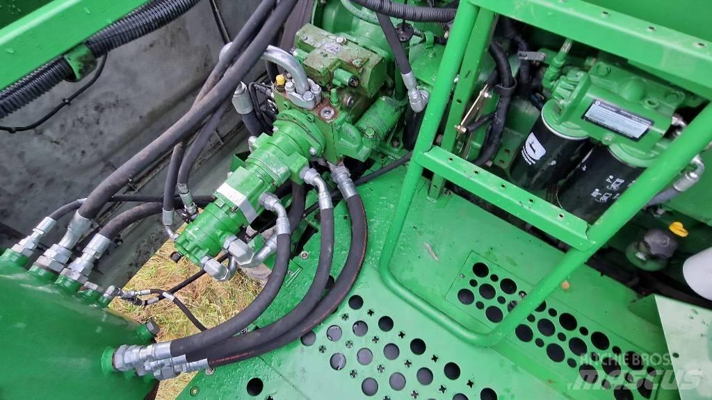 John Deere S 690 Combine Harvesters