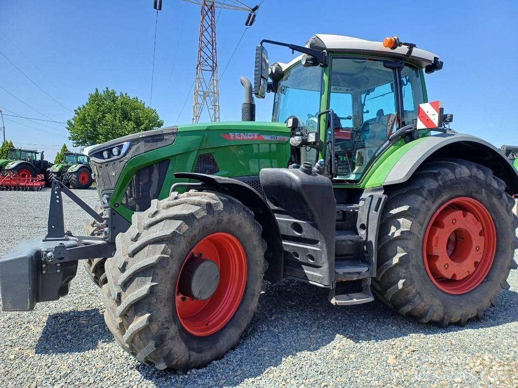 Fendt 933 Vario Tractors