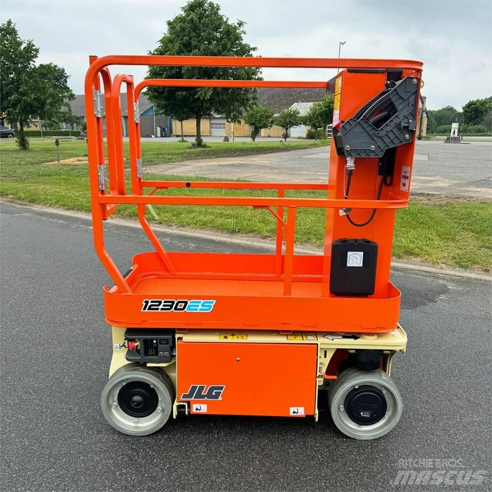 JLG 1230 ES Vertical mast lifts