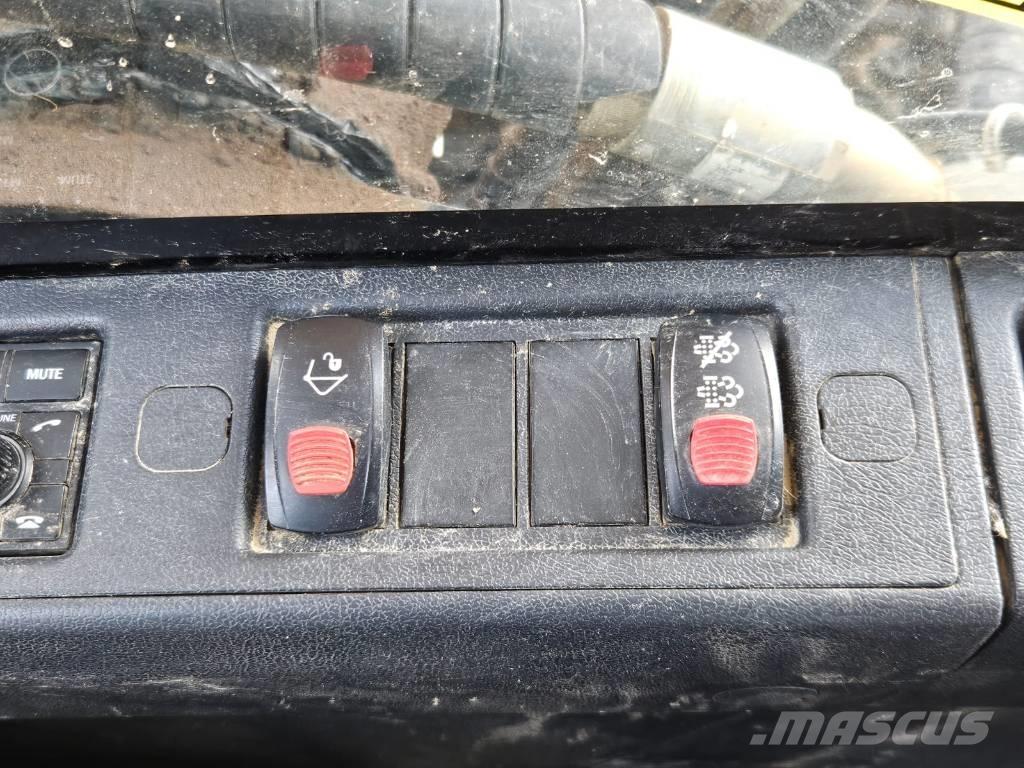 Hyundai HX 220 L Crawler Excavators