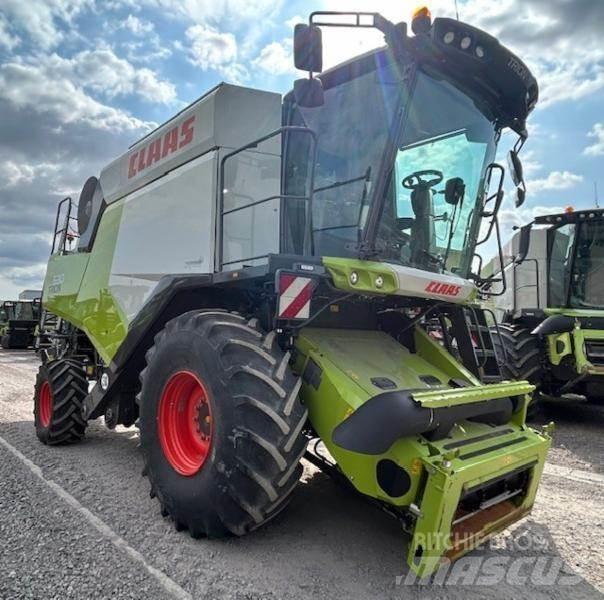 CLAAS TRION 530 Combine Harvesters