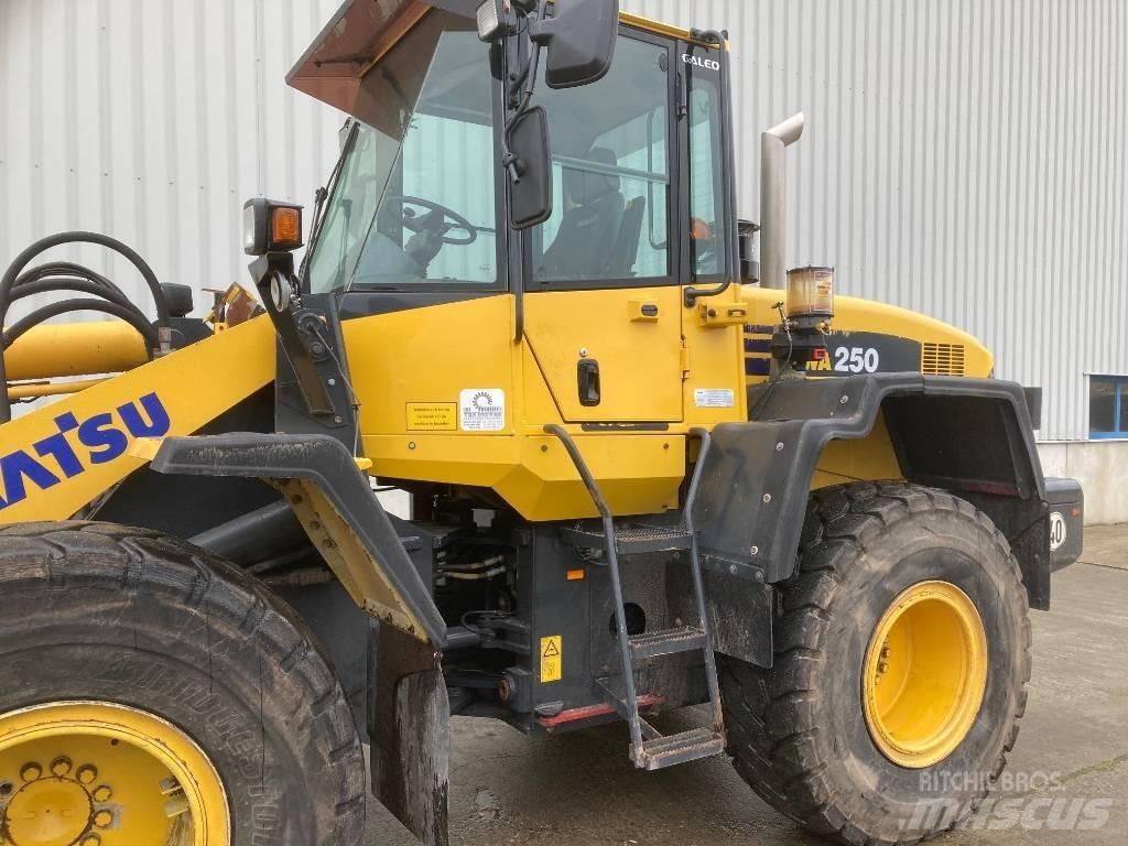 Komatsu WA 250 Wheel Loaders