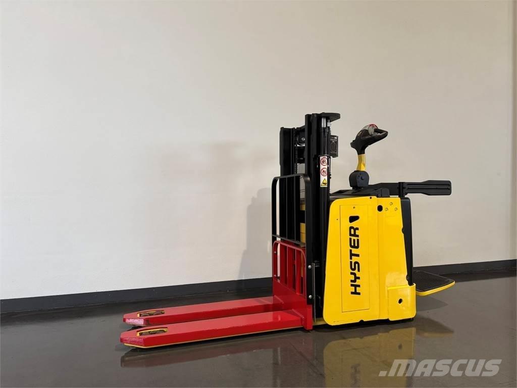 Hyster P2.0SD Pedestrian stacker