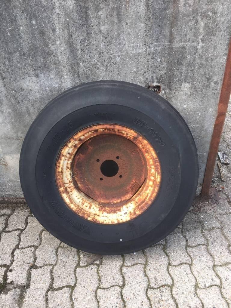 BKT 7.50 R 16 + velg Tires, wheels and rims