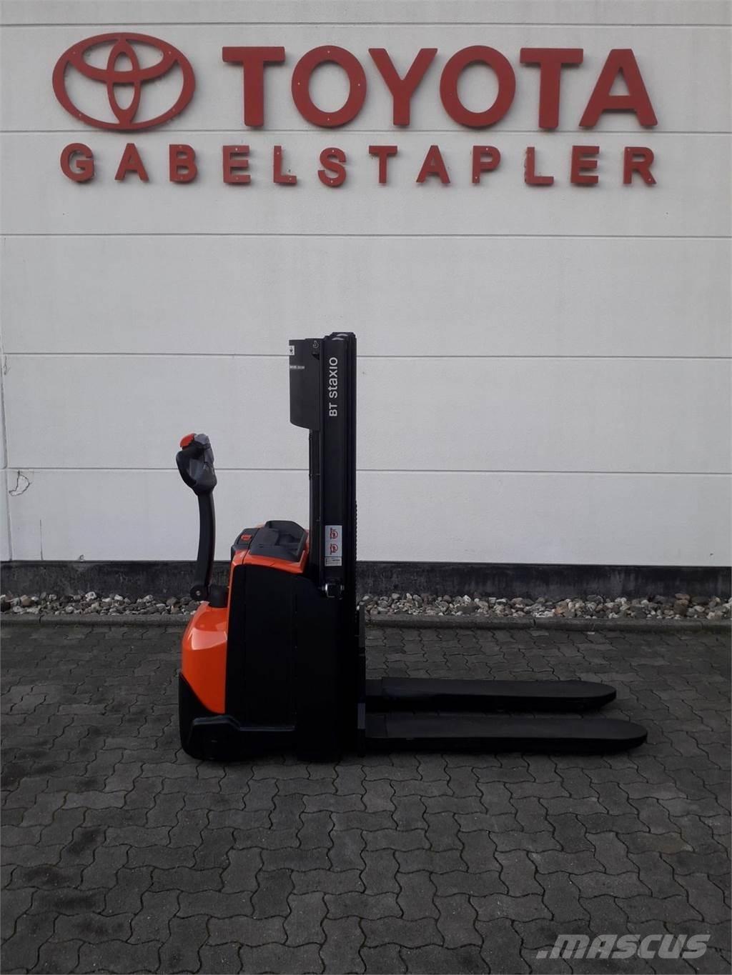 Toyota SWE120 Self Propelled Stackers