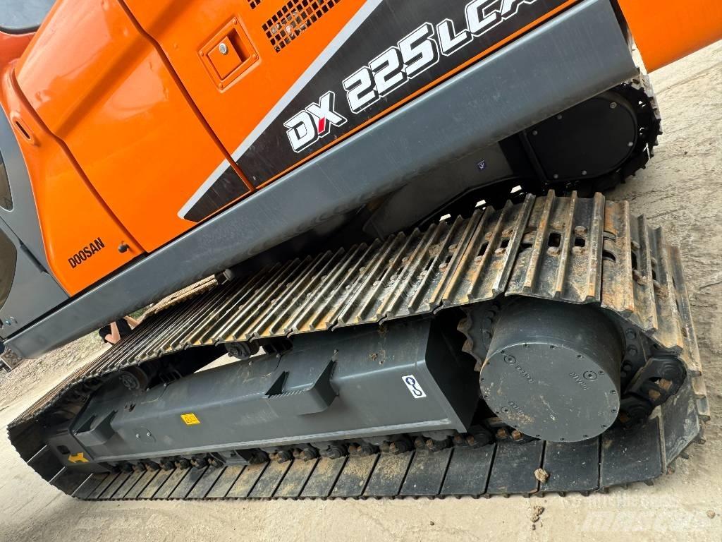 Develon DX 225 LCA Mini excavators  7t - 12t