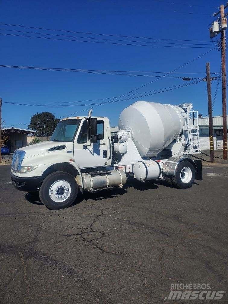International 4300 Flatbed Trucks