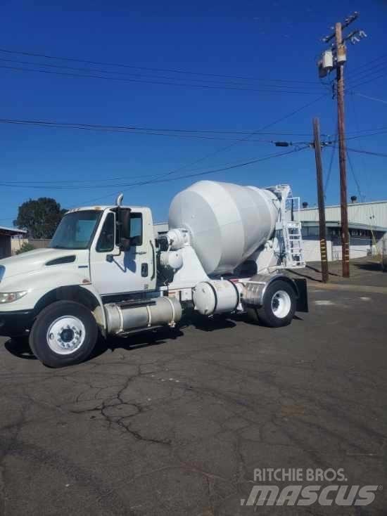 International 4300 Flatbed Trucks