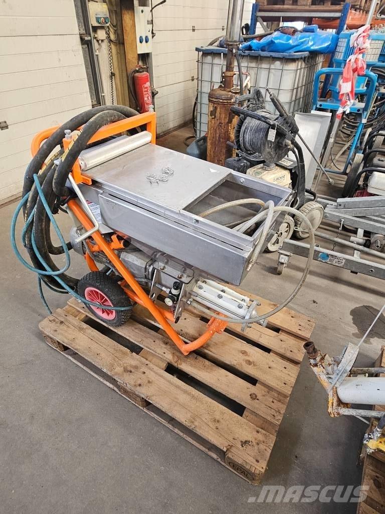  La tyrolienne T152 Screed pumps