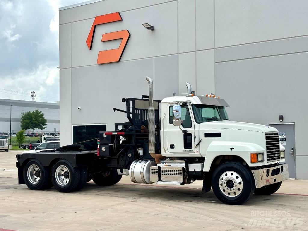 Mack CHU 613 Tow Trucks / Wreckers
