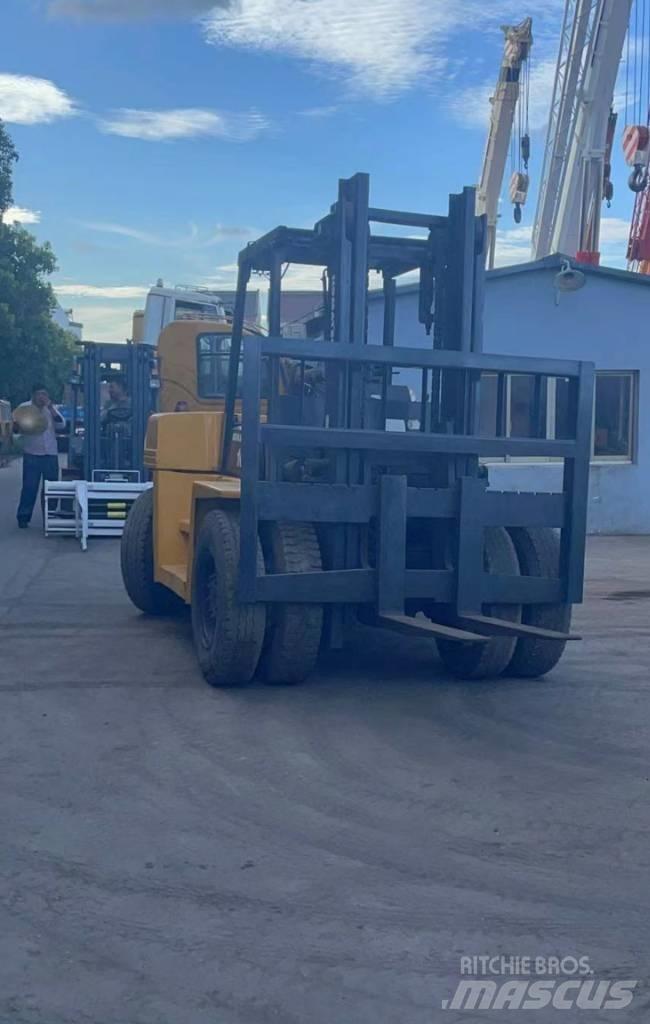 Komatsu 10 Ton Diesel Forklifts