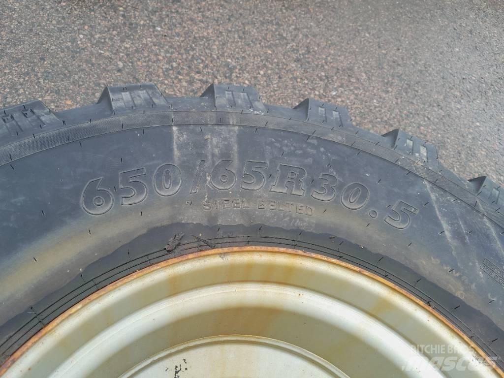BKT 650/60R30,5 Hjul Tires, wheels and rims