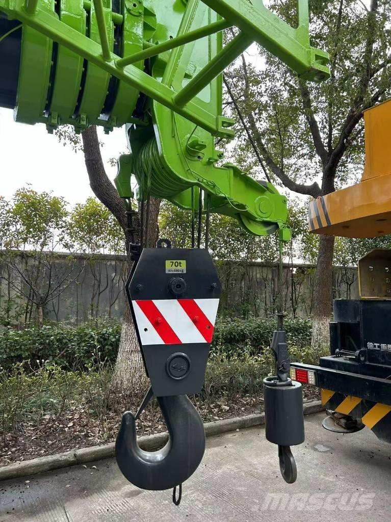 Zoomlion ZTC 700 V Mobile and all terrain cranes