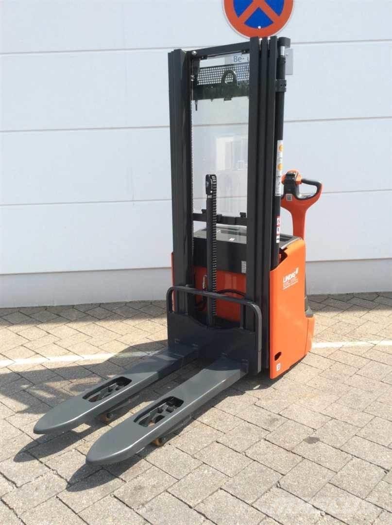 Linde L12I Self Propelled Stackers