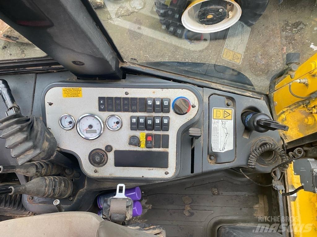 JCB 2 CX Backhoe Loaders