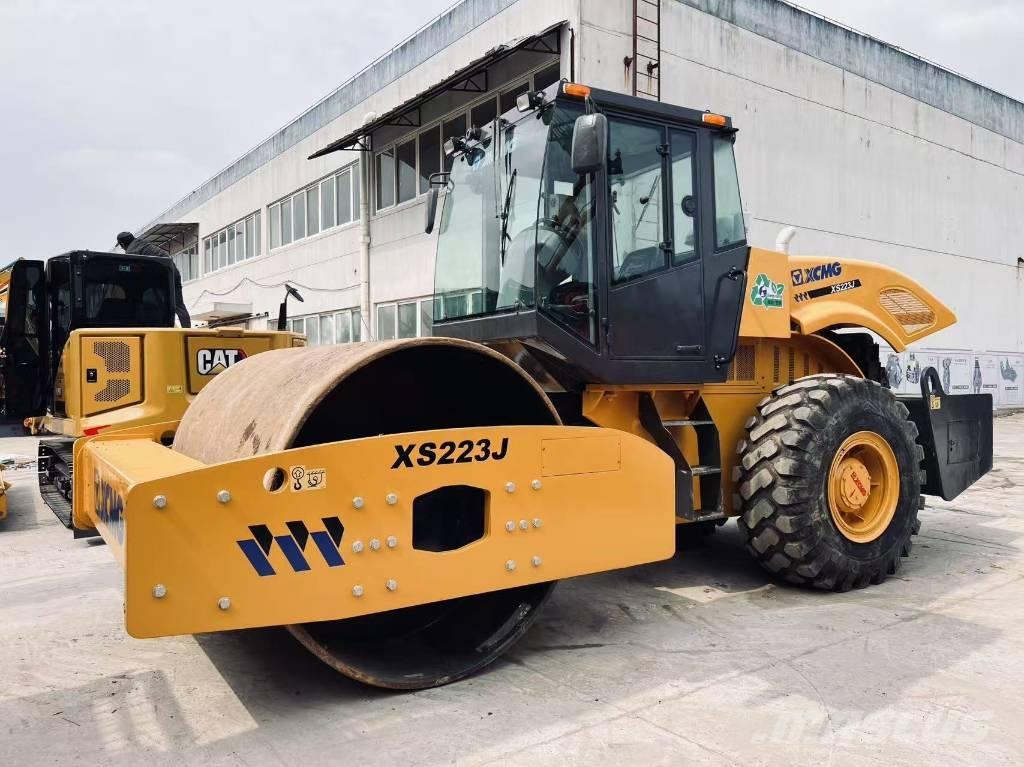 XCMG XS 223 J Single drum rollers