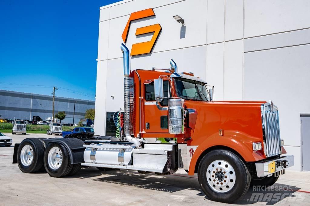 Kenworth W 900 Conventional Trucks / Tractor Trucks