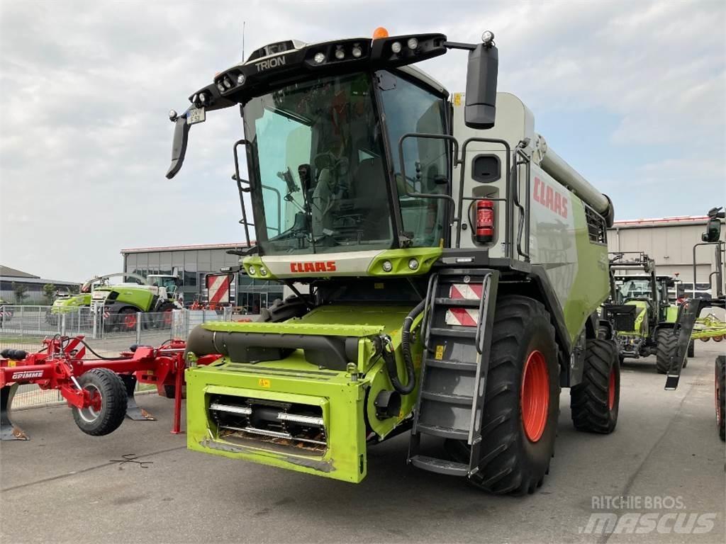 CLAAS Trion 520 Combine Harvesters