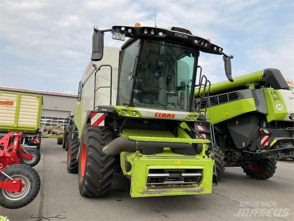 CLAAS Trion 520 Combine Harvesters