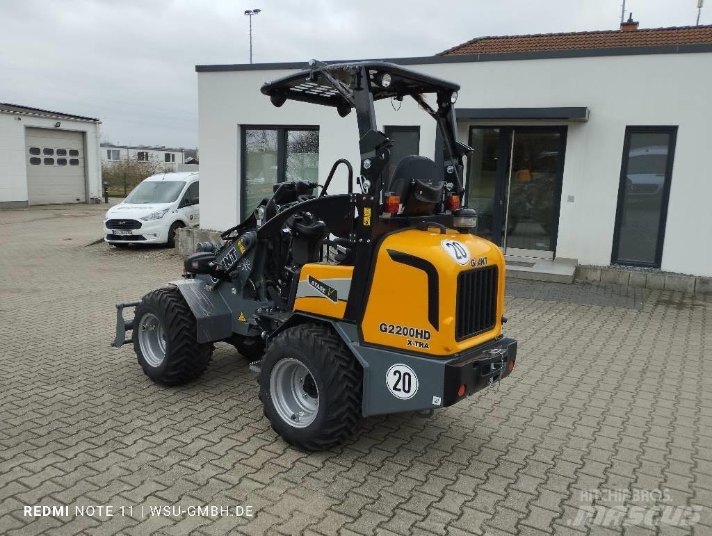 GiANT G2200 Xtra HD Front Loaders