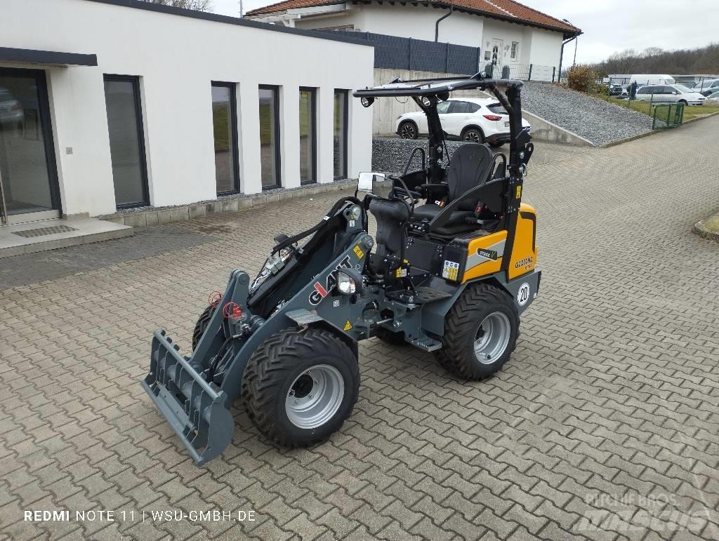 GiANT G2200 Xtra HD Front Loaders
