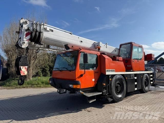 Liebherr LTM 1030-2 Mobile and all terrain cranes