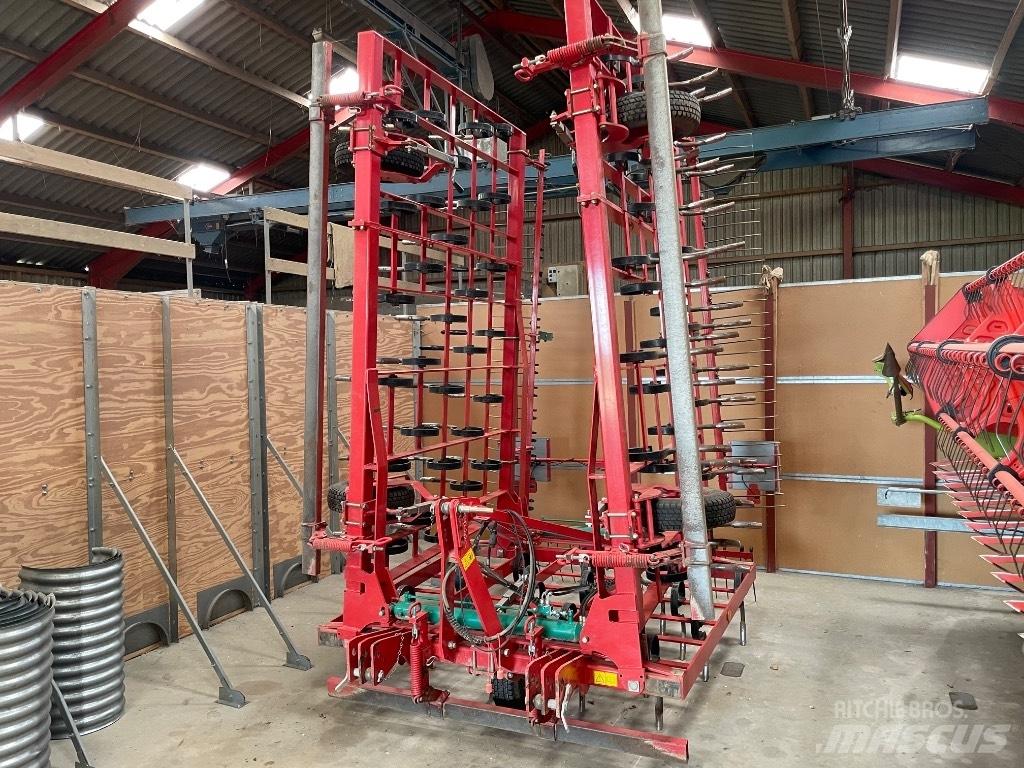 Kverneland TLD 8,1 Harrows