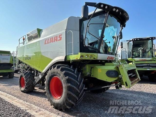 CLAAS LEXION 750 Combine Harvesters