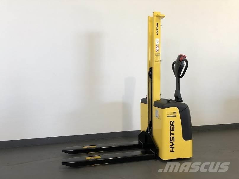 Hyster SC1.0 Pedestrian stacker