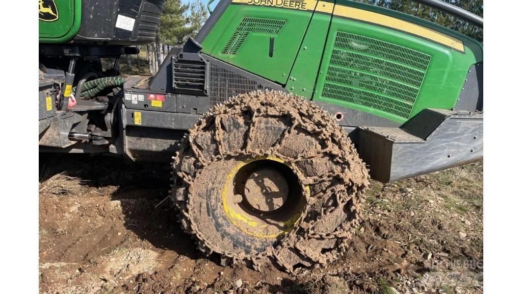 John Deere 1070 G Harvesters