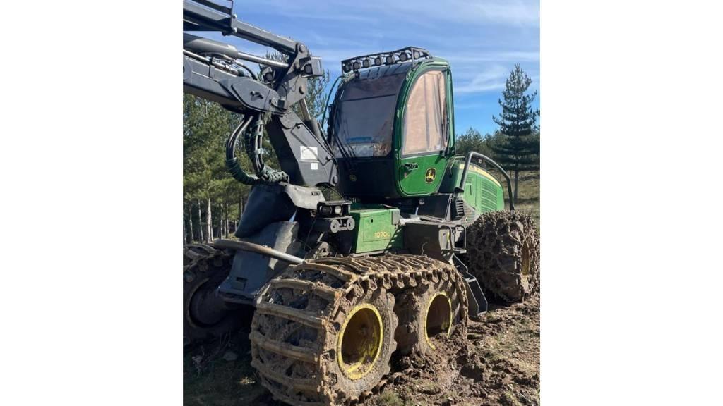 John Deere 1070 G Harvesters