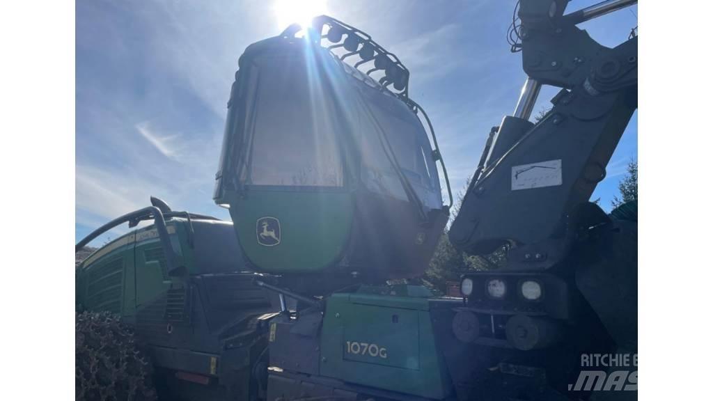 John Deere 1070 G Harvesters