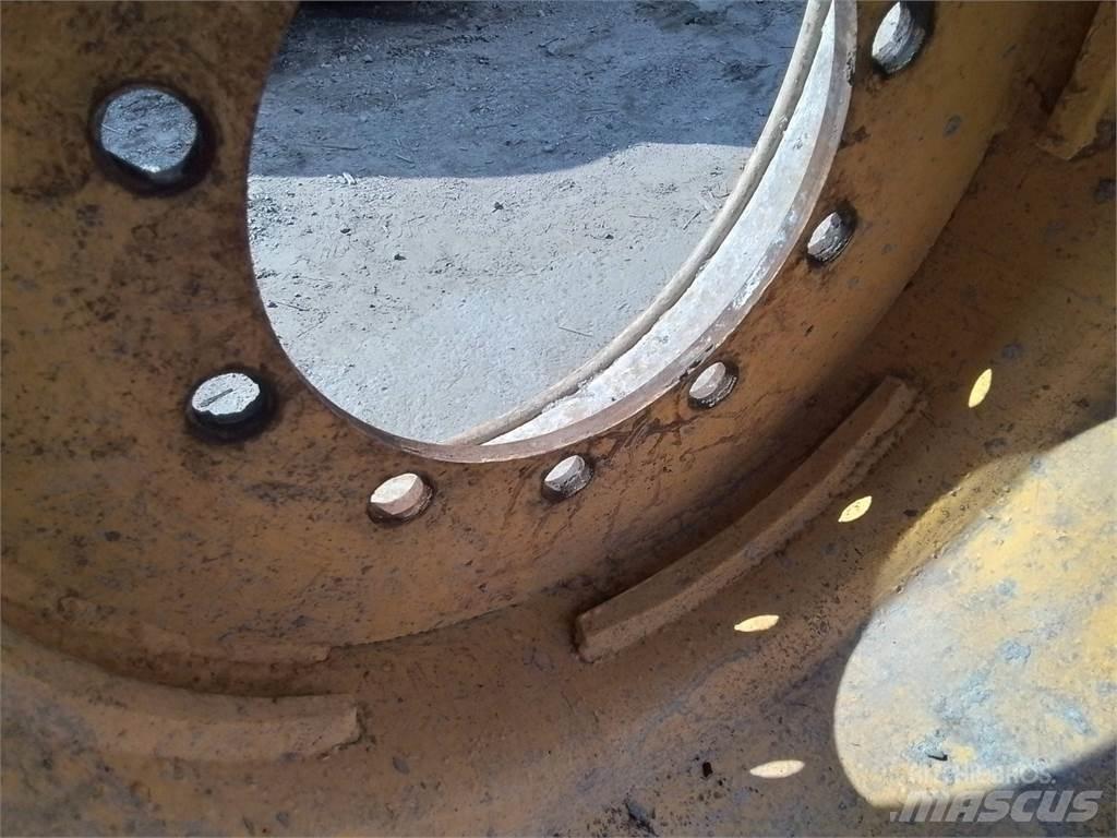 Ösa 250 24x26,5 Tires, wheels and rims